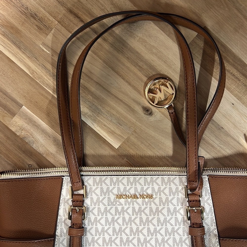 [Michael Kors] Charlotte Large Logo And Leather Top-Zip Tote Bag - Picture 4 of 7